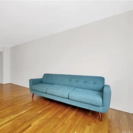 Image 5 - South View Apartments, 90-11 35th Avenue, New York, NY 11372, USA - Apartment for sale