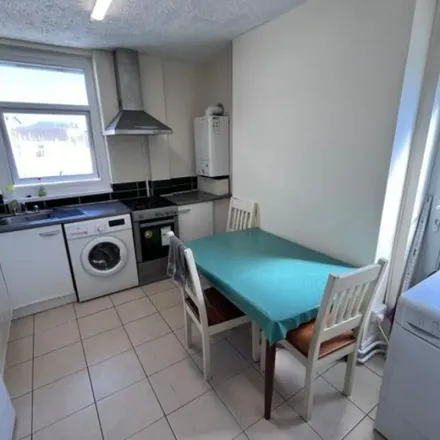 Rent this 3 bed apartment on Saint Helen's Road in Swansea, SA1 4DF