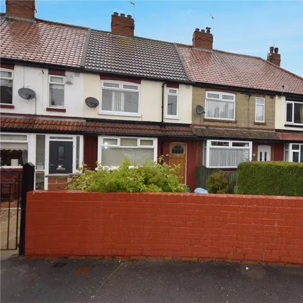 Rent this 3 bed townhouse on Oldroyd Crescent in Churwell, LS11 8AR