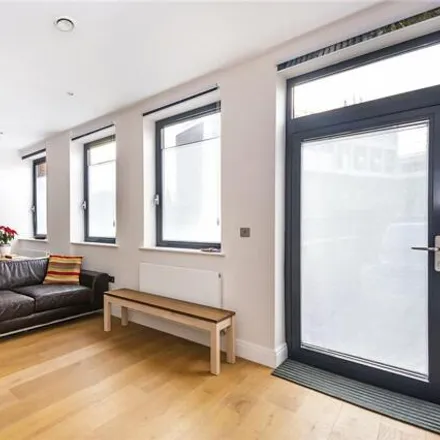 Image 2 - John Busch House, London Road, London, TW7 5XG, United Kingdom - Apartment for sale