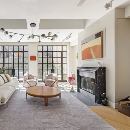 Image 2 - 204 West 21st Street, New York, NY 10011, USA - Townhouse for sale