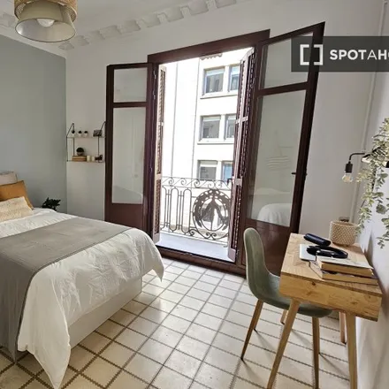 Rent this 5 bed room on Lock & be free in Carrer de Mercaders, 22