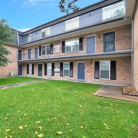 Rent this 2 bed condo on 9021 Gaylord Drive in Hedwig Village, Harris County