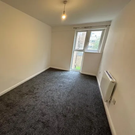 Image 9 - Kenelm Court, Coventry, CV3 4HB, United Kingdom - Apartment for rent
