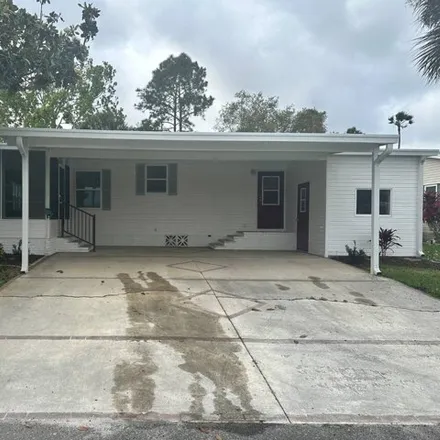 Buy this studio apartment on 511 Cardinal Loop in Lake Wales, FL 33859