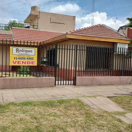 Buy this studio house on Entre Ríos 1200 in Partido de La Matanza, Villa Luzuriaga