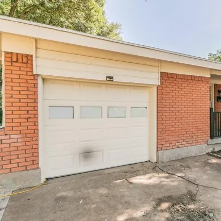 Image 2 - 6701 Mike Dr, Fort Worth, Texas, 76180 - House for sale