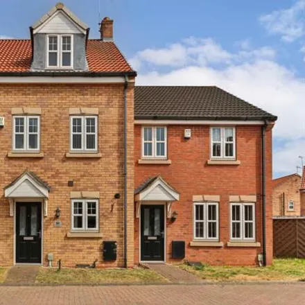 Buy this 3 bed townhouse on Pools Brook Park in Hull, HU7 3GF