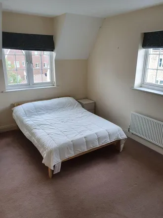 Rent this 6 bed room on Warren Close in Hale, GU9 9FD