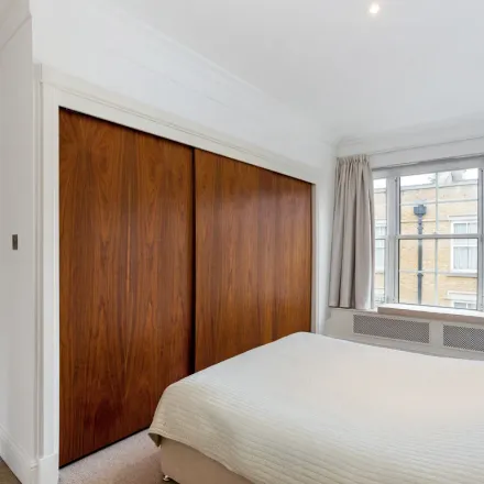 Image 2 - Balvaird Place, London, SW1V 3SN, United Kingdom - Townhouse for rent