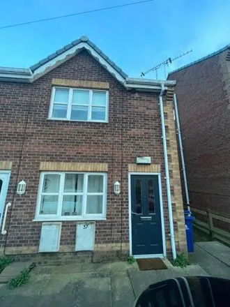 Rent this 1 bed room on Windsor View in New Rossington, DN11 0QW