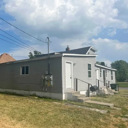 Buy this 5 bed duplex on 1400 East 5th Street in Muncie, IN 47302