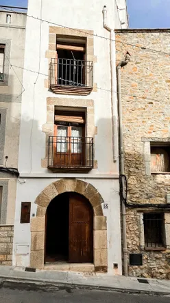 Rent this 3 bed house on Calle Magistrado in 12578 Cervera del Maestre, Spain