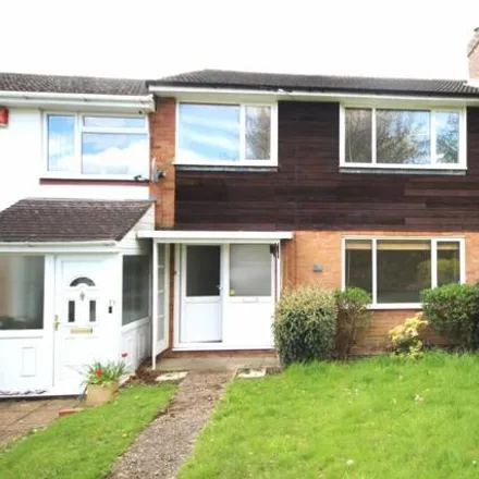 Rent this 3 bed townhouse on Hill Farm Road in Chalfont St Peter, SL9 0DD