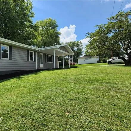 Image 3 - Five Mile House, 3485 Moxahala Park Road, South Zanesville, Muskingum County, OH 43701, USA - House for sale