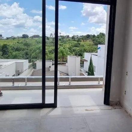 Buy this 4 bed house on Rua Washington Bernardes in Morada da Colina, Uberlândia - MG