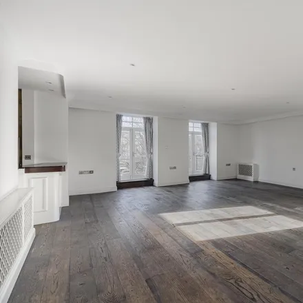 Rent this 4 bed apartment on 30 Avenue Road in London, NW8 6BU