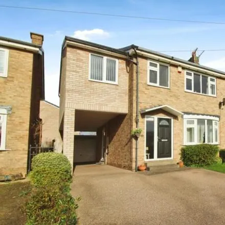 Buy this 4 bed duplex on Longlands Road in Ossett, WF5 0QU