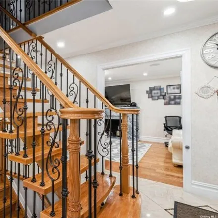 Image 7 - 141-56 Coolidge Avenue, New York, NY 11435, USA - House for sale