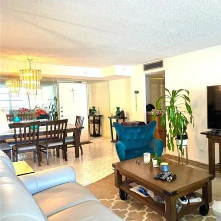 Image 6 - Winston Towers 300, 230 Northeast 174th Street, Sunny Isles Beach, FL 33160, USA - Condo for rent