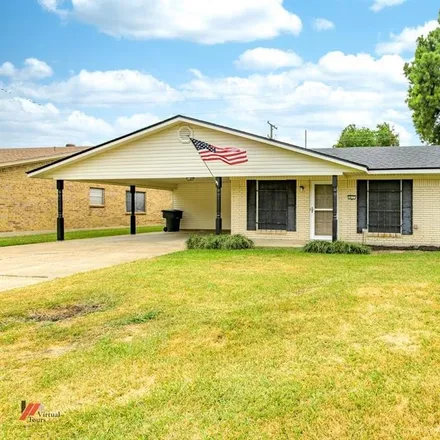 Buy this 3 bed house on 417 Plaza Circle in Bossier City, LA 71111