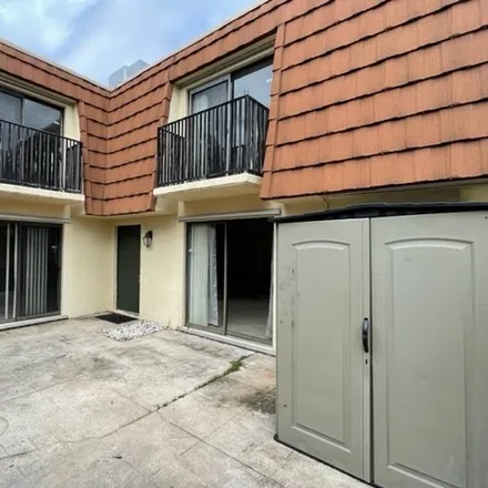 Image 2 - Cedar Bend Drive, Fort Myers, FL 33919, USA - Townhouse for rent