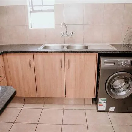 Rent this 2 bed apartment on unnamed road in Mondeor, Johannesburg