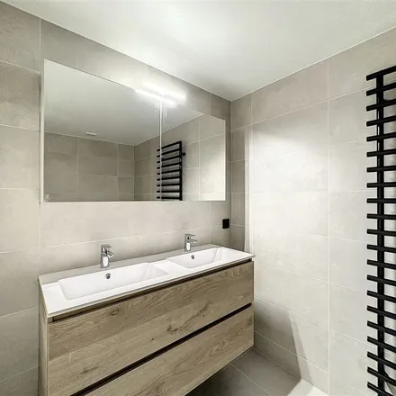 Rent this 3 bed apartment on Espérance Taverne & Hotel in Rue du Finistère - Finisterraestraat 1, 1000 Brussels