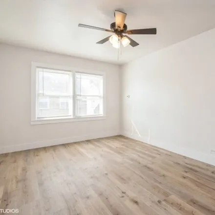 Image 4 - 7411 N Wolcott Ave Apt 2W, Chicago, Illinois, 60626 - Apartment for rent