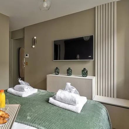 Rent this 2 bed apartment on Paris 15 in Rue Dombasle, 75015 Paris