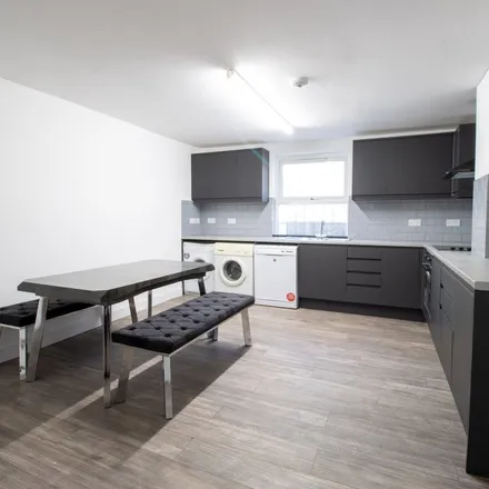 Image 4 - Matthews Accomodation, Brudenell Road, Leeds, LS6 1HA, United Kingdom - Apartment for rent