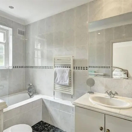 Image 4 - Queens Grove Court, 64 Queen's Grove, London, NW8 6ER, United Kingdom - Apartment for rent