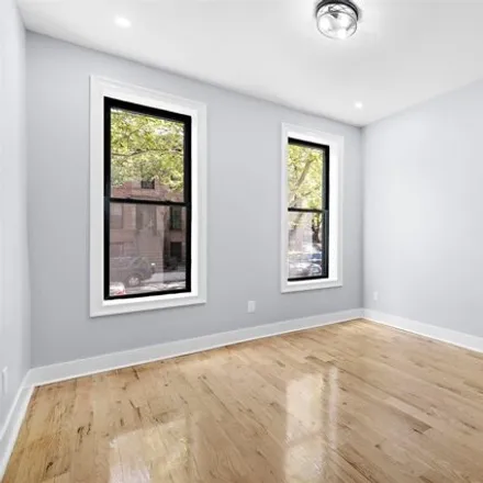 Image 8 - 581 Decatur Street, New York, NY 11233, USA - Townhouse for sale