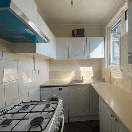 Rent this 2 bed apartment on Oak Tree Dell in London, NW9 0AB