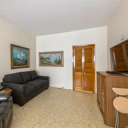 Image 3 - 59-36 Woodbine Street, New York, NY 11385, USA - Townhouse for sale