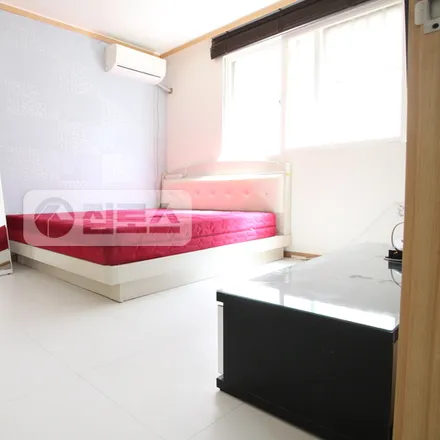 Rent this 2 bed apartment on 서울특별시 강남구 역삼동 636-24