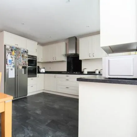 Image 7 - Edelvale Road, Southampton, SO18 5PW, United Kingdom - Townhouse for sale