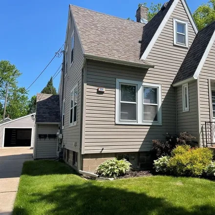 Buy this 3 bed duplex on 628 Augusta Avenue in Wausau, WI 54403