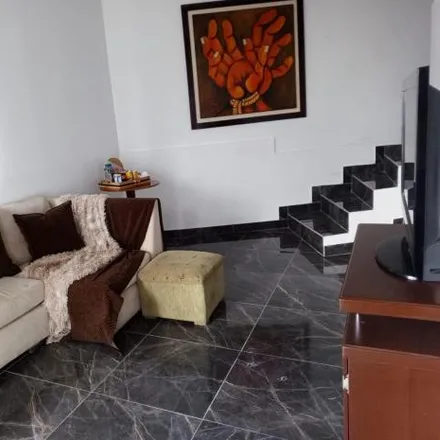 Rent this 1 bed apartment on Chilli Wings in Avenida General Eloy Alfaro, 170504