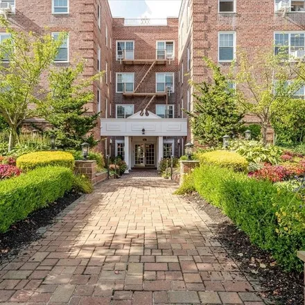 Buy this 1 bed condo on 194 Smith Street in Village of Freeport, NY 11520