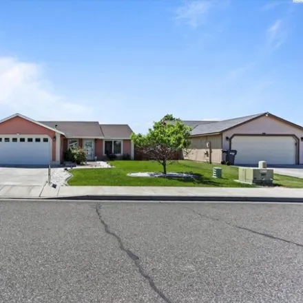 Buy this 3 bed house on 2112 Alvina Street in Pasco, WA 99301