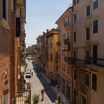Rent this 3 bed apartment on Verona
