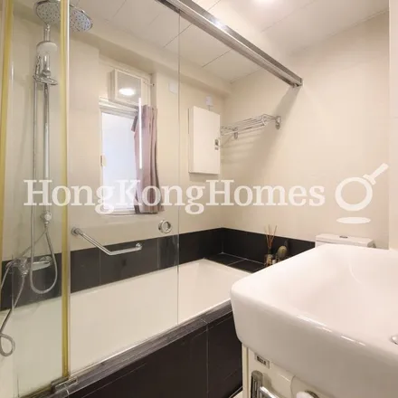 Image 3 - China, Hong Kong, Hong Kong Island, Sheung Wan, Robinson Road 62B - Apartment for rent