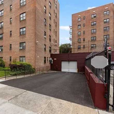 Image 6 - 29-49 137th Street, New York, NY 11354, USA - Apartment for sale