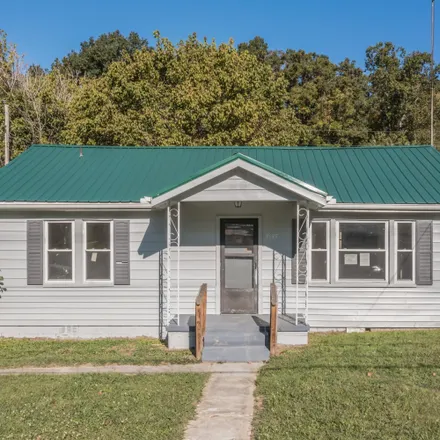 Buy this 3 bed house on 1685 Main Street in Sneedville, TN 37869