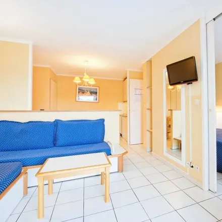 Image 3 - Saint-Raphaël, Var, France - Apartment for rent
