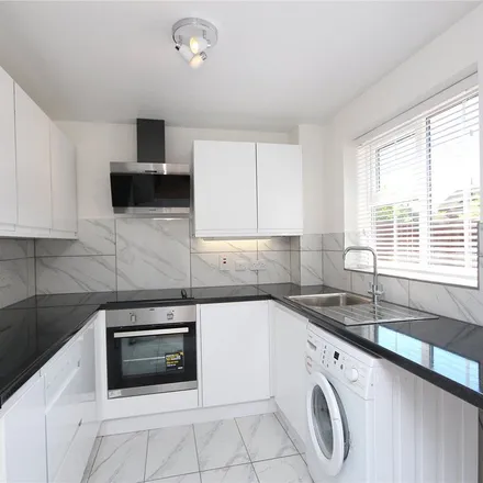 Rent this 3 bed apartment on 54 Digswell Rise in Welwyn Garden City, AL8 7PW