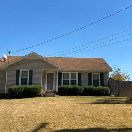 Rent this 3 bed house on 577 Garnet Drive in Clarksville, TN 37042