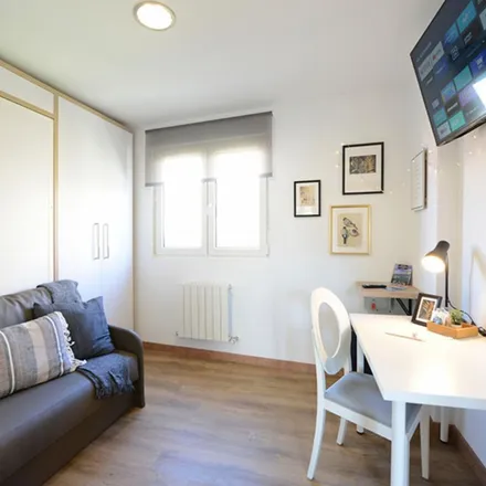 Rent this 5 bed apartment on Calle Zabalbide / Zabalbide kalea in 12, 48006 Bilbao