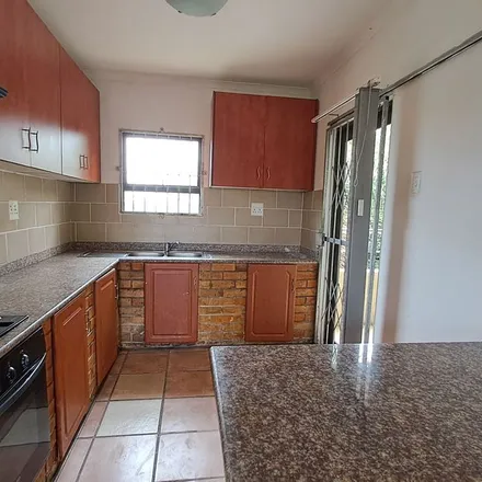 Image 4 - Prince Street, Athlone Park, Umbogintwini, South Africa - Apartment for rent